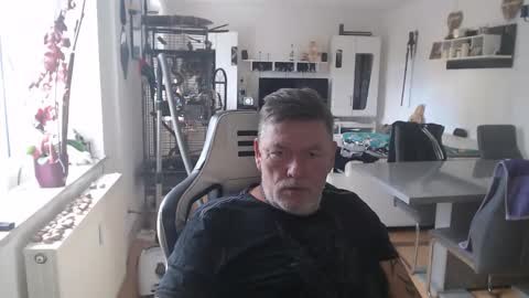 Snapshot of deinprinz2312 chatting on 10.21.25 deinprinz2312 online show from 10.21.25