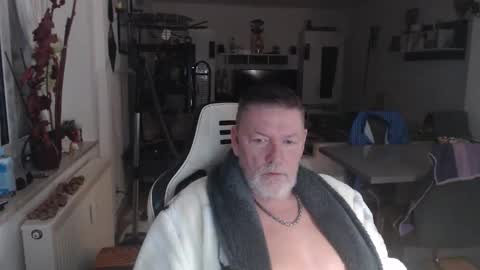 Snapshot of deinprinz2312 chatting on 11.02.25 deinprinz2312 online show from 11.02.25