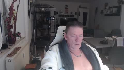 Snapshot of deinprinz2312 chatting on 11.16.25 deinprinz2312 online show from 11.16.25