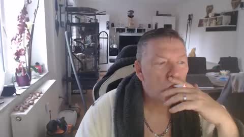 Snapshot of deinprinz2312 chatting on 11.17.25 deinprinz2312 online show from 11.17.25