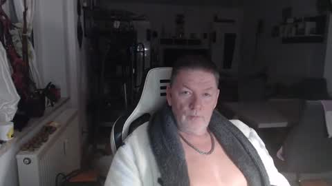 Snapshot of deinprinz2312 chatting on 11.23.25 deinprinz2312 online show from 11.23.25