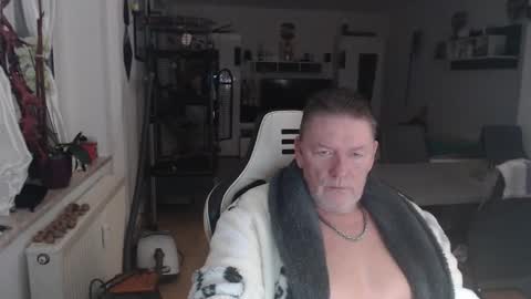 Snapshot of deinprinz2312 chatting on 11.25.25 deinprinz2312 online show from 11.25.25