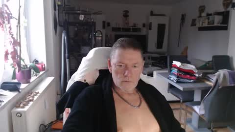 Snapshot of deinprinz2312 chatting on 12.03.25 deinprinz2312 online show from 12.03.25