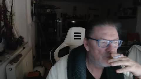 Snapshot of deinprinz2312 chatting on 12.22.25 deinprinz2312 online show from 12.22.25