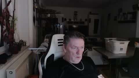 Snapshot of deinprinz2312 chatting on 02.01.26 deinprinz2312 online show from 02.01.26