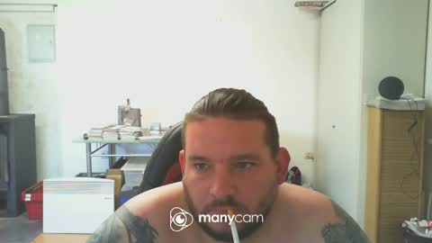 Snapshot of deinspielzeug87 chatting on 04.19.26 deinspielzeug87 online show from 04.19.26