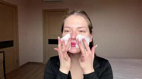 Mila online show from 04.11.26