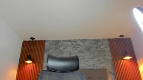 D E L A Y L  A online show from 11.01.25