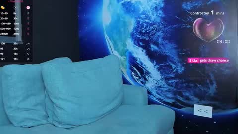 Snapshot of delessandro_world chatting on 10.22.25 Delessandro online show from 10.22.25