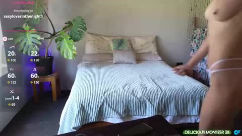 Snapshot of deliciousmonster30 chatting on 10.04.25 Kitty online show from 10.04.25