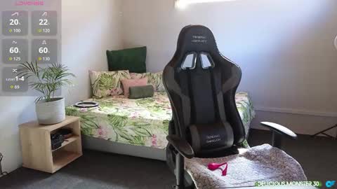 Snapshot of deliciousmonster30 chatting on 10.28.25 Kitty online show from 10.28.25