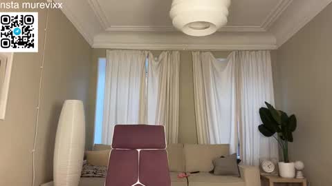 Delora online show from 12.04.25