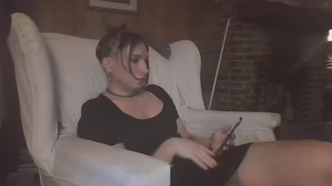 Snapshot of demelzabehr chatting on 02.13.25 Frankie online show from 02.13.25