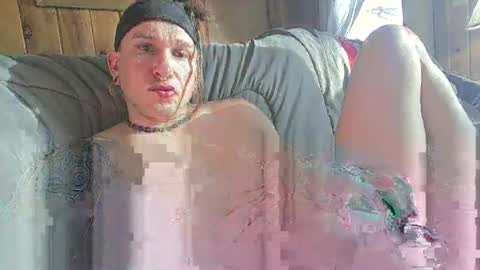 Snapshot of demelzabehr chatting on 03.02.25 Frankie online show from 03.02.25