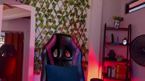 Snapshot of demimoore222 chatting on 03.07.25 DEMI online show from 03.07.25