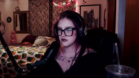 Snapshot of demongf chatting on 11.01.25 Demoness Mina online show from 11.01.25