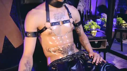 Snapshot of demonkush_ chatting on 10.01.25 DemonKush online show from 10.01.25