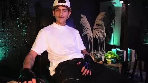 Snapshot of demonkush_ chatting on 10.29.25 DemonKush online show from 10.29.25