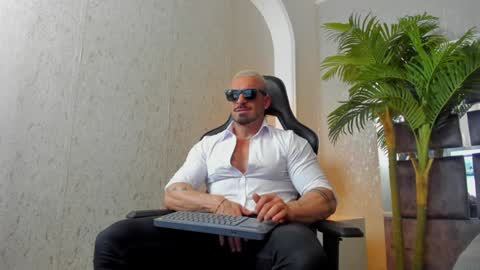 dennis_cox_ online show from 01.08.25