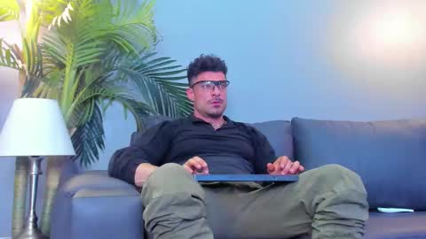 Snapshot of dennis_cox_ chatting on 10.12.25 dennis_cox_ online show from 10.12.25