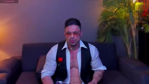 Snapshot of dennis_cox_ chatting on 10.30.25 dennis_cox_ online show from 10.30.25