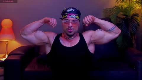 Snapshot of dennis_cox_ chatting on 11.04.25 dennis_cox_ online show from 11.04.25