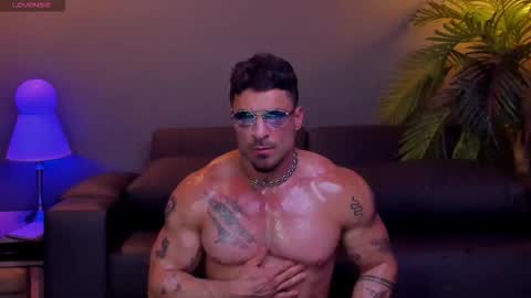 Snapshot of dennis_cox_ chatting on 11.07.25 dennis_cox_ online show from 11.07.25