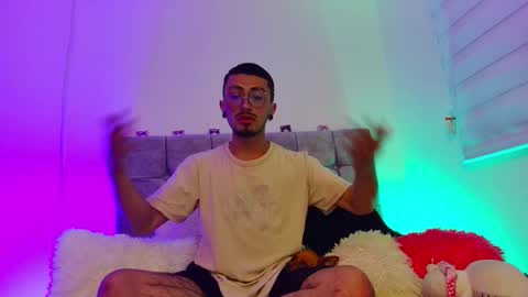 Snapshot of dennis_moons chatting on 11.20.25 Dennis online show from 11.20.25