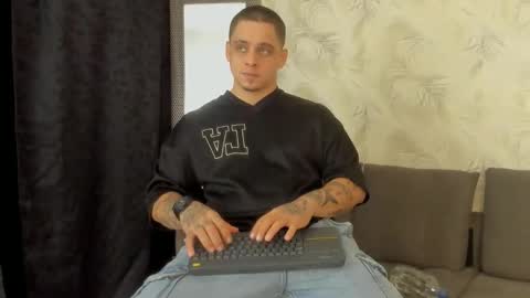 Snapshot of dennis_munera chatting on 01.12.25 dennis munera online show from 01.12.25