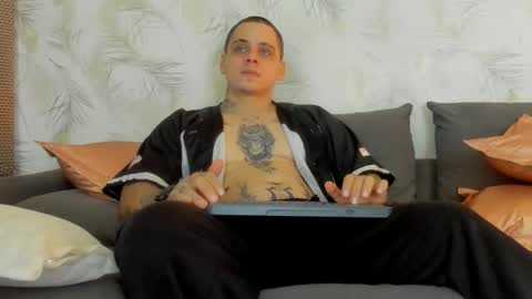 Snapshot of dennis_munera chatting on 02.16.25 dennis munera online show from 02.16.25