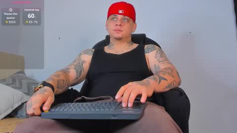 Snapshot of dennis_munera chatting on 10.01.25 dennis munera online show from 10.01.25