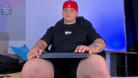 Snapshot of dennis_munera chatting on 10.15.25 dennis munera online show from 10.15.25