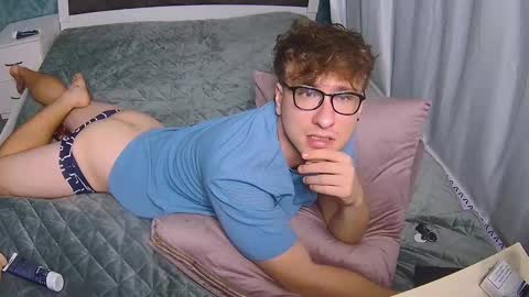 Snapshot of dennisgartman chatting on 10.24.25 Dennis online show from 10.24.25