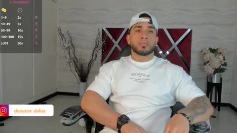 Snapshot of denvver chatting on 10.03.25 Denver online show from 10.03.25