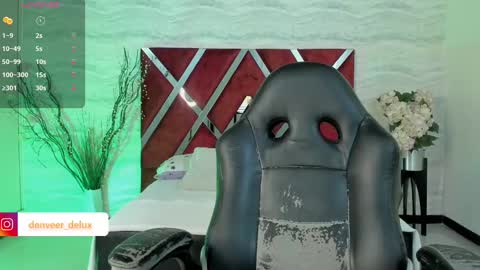 Snapshot of denvver chatting on 10.07.25 Denver online show from 10.07.25