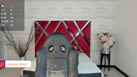 Snapshot of denvver chatting on 10.14.25 Denver online show from 10.14.25