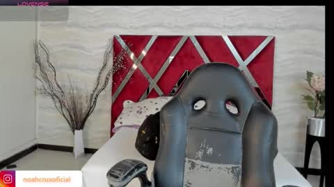 Snapshot of denvver chatting on 10.27.25 Denver online show from 10.27.25