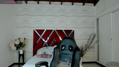 Snapshot of denvver chatting on 10.29.25 Denver online show from 10.29.25