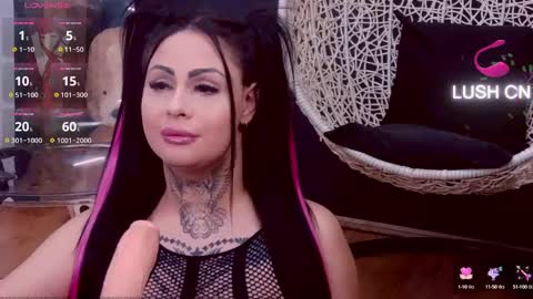 Snapshot of denychantall chatting on 02.11.25 denychantall online show from 02.11.25