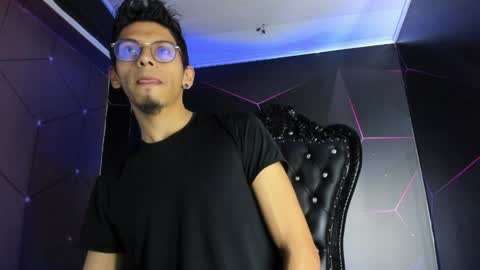 Dereck online show from 05.04.26