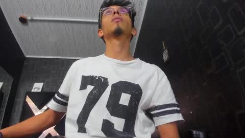 Dereck online show from 05.05.26