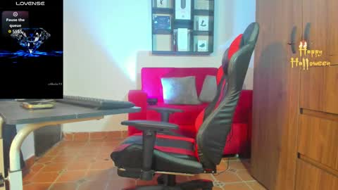 Snapshot of dereckgreen chatting on 10.11.25 dereckgreen online show from 10.11.25