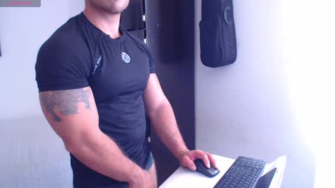 Snapshot of derek_group chatting on 12.01.24 Derek online show from 12.01.24