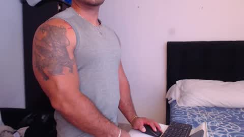 Snapshot of derek_group chatting on 10.16.25 Derek online show from 10.16.25