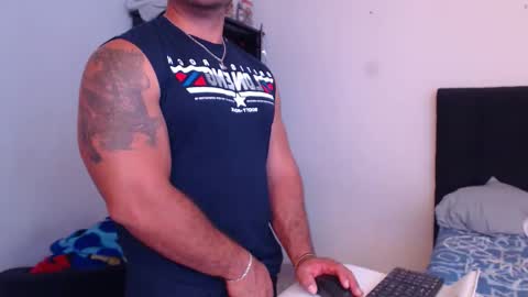 Snapshot of derek_group chatting on 10.17.25 Derek online show from 10.17.25