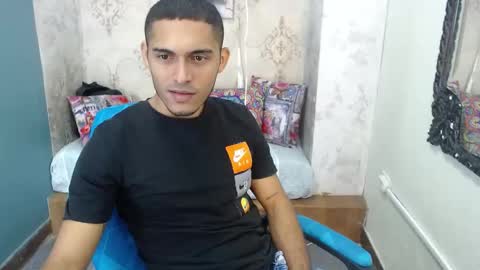 Snapshot of derek_storm_ chatting on 09.26.25 D E R E K online show from 09.26.25