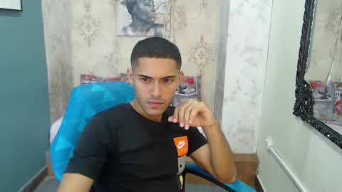 Snapshot of derek_storm_ chatting on 10.28.25 D E R E K online show from 10.28.25