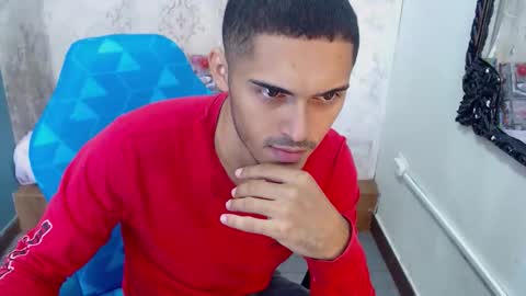 Snapshot of derek_storm_ chatting on 10.30.25 D E R E K online show from 10.30.25