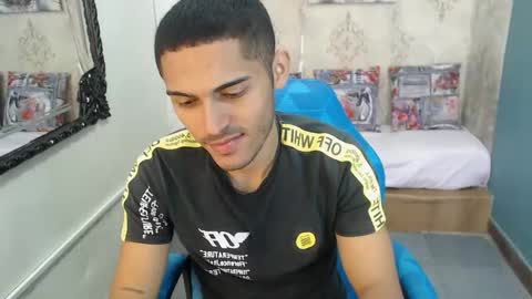 Snapshot of derek_storm_ chatting on 11.06.25 D E R E K online show from 11.06.25