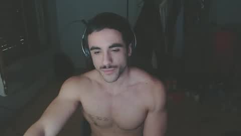 Snapshot of derekhuge chatting on 11.06.25 derekhuge online show from 11.06.25